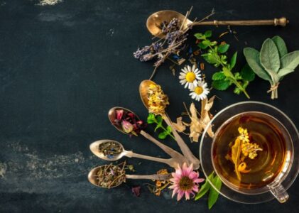 Un nutritionniste Balance Tout : La Tisane Qui Détrône tous les Autres Remèdes pour un Ventre Plat !