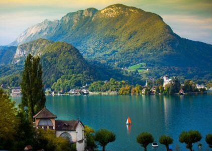 Découvrez Annecy autrement en séjournant dans des lieux d’exception !