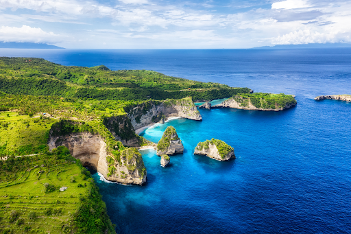 Explorez Nusa Penida, une destination de plongée sous-marine de renommée mondiale avec une vie marine exceptionnelle.