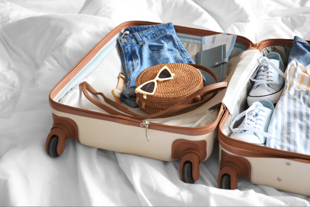 Que mettre dans sa valise pour un week-end stylé : 8 pièces polyvalentes qui font gagner de la place