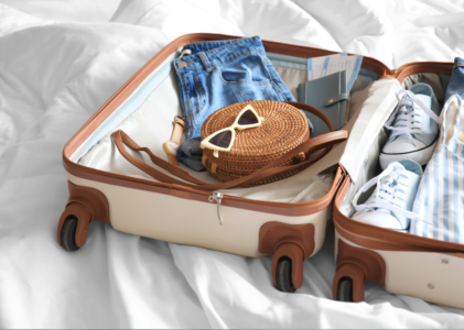 Que mettre dans sa valise pour un week-end stylé : 8 pièces polyvalentes qui font gagner de la place